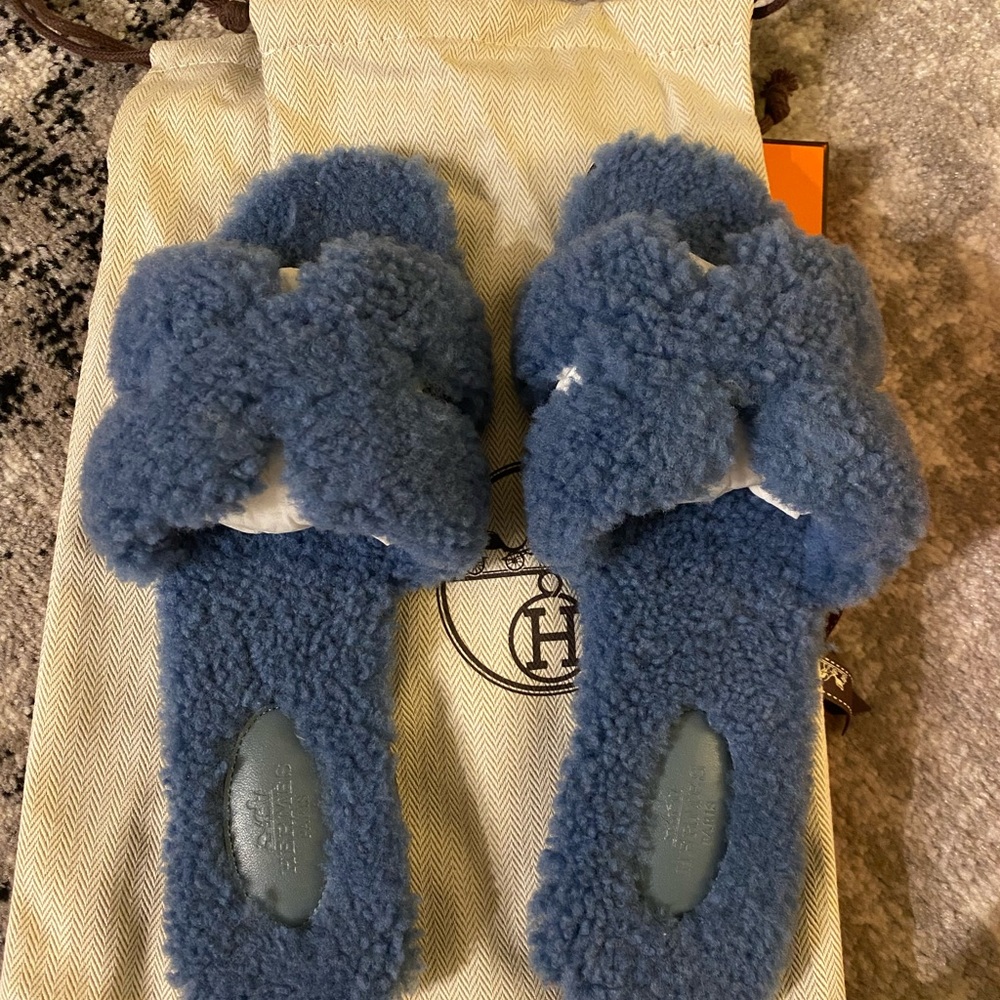Hermes Wool skin shearling Oran Sandals
